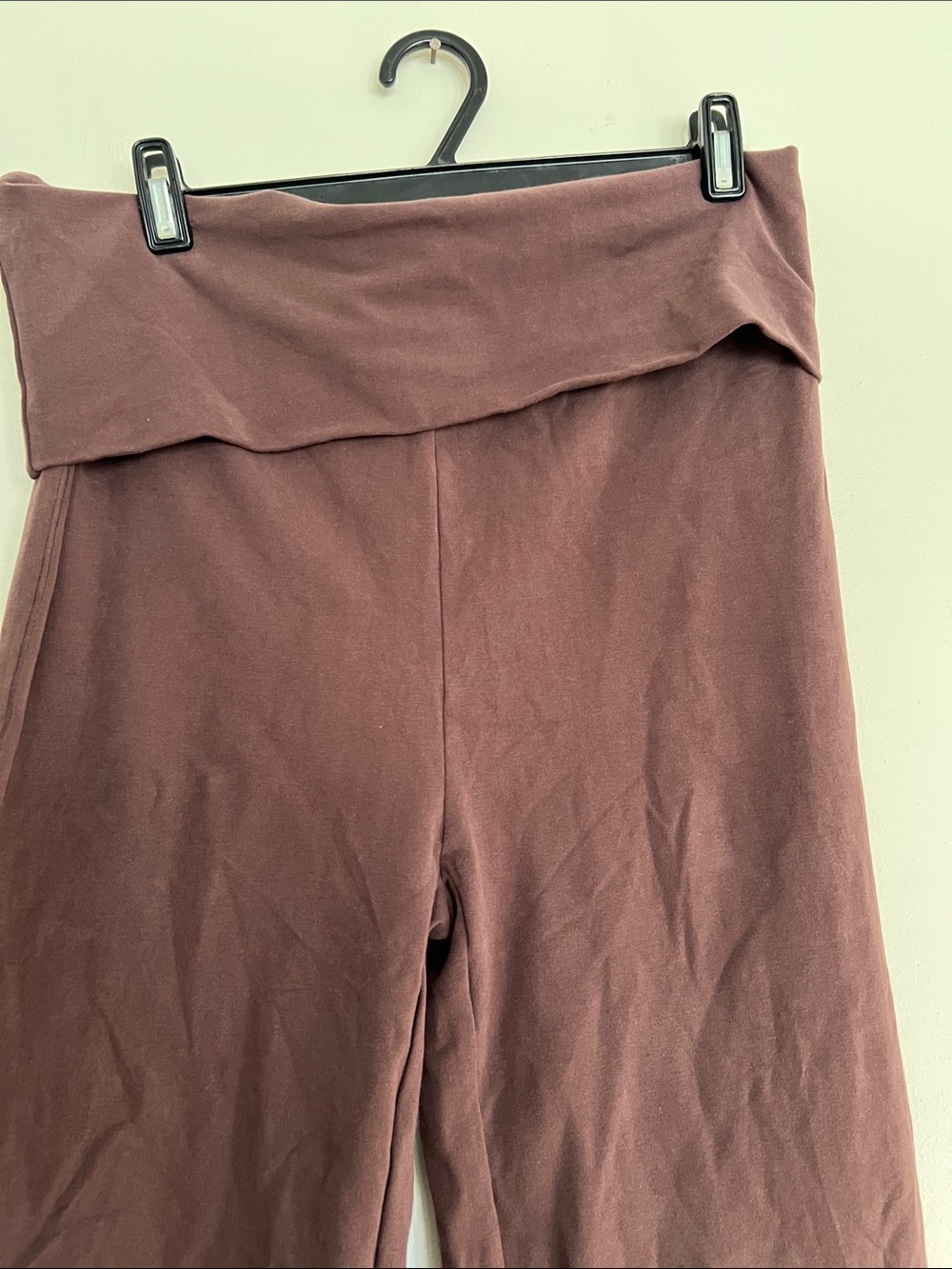 Comfrt Fold-Over Waist Flared leggings in Dark Brown - Picture 4 of 9